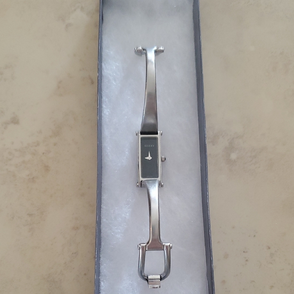 Gucci 1500 L Stainless Silver Watch